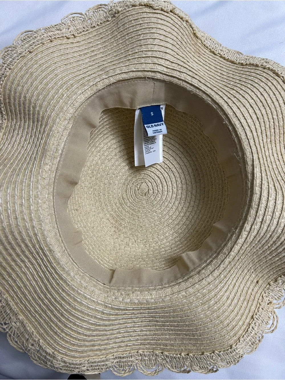 Old Navy Cream Wide-Brim Scalloped Straw Sun Hat